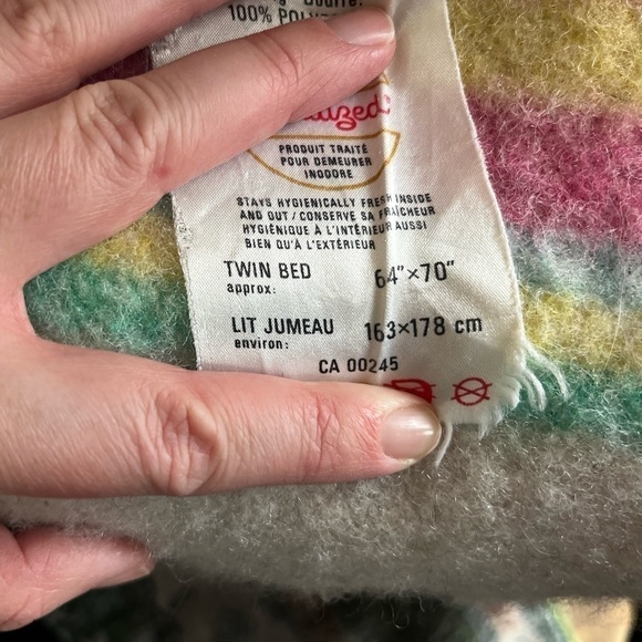 Vintage Raggedy Ann and Andy Dolls with Vintage Quilt - Picture 11 of 13